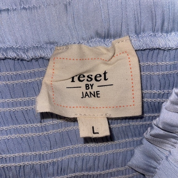 Elegant White Ruffled Skirt - Picture 3 of 4